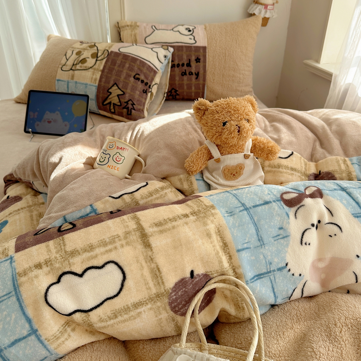 91家纺网 家纺一手货源 找家纺 顾里家纺 2025新款ins韩风甜感羊羔拼接牛奶绒少女系四件套 美式狗仔