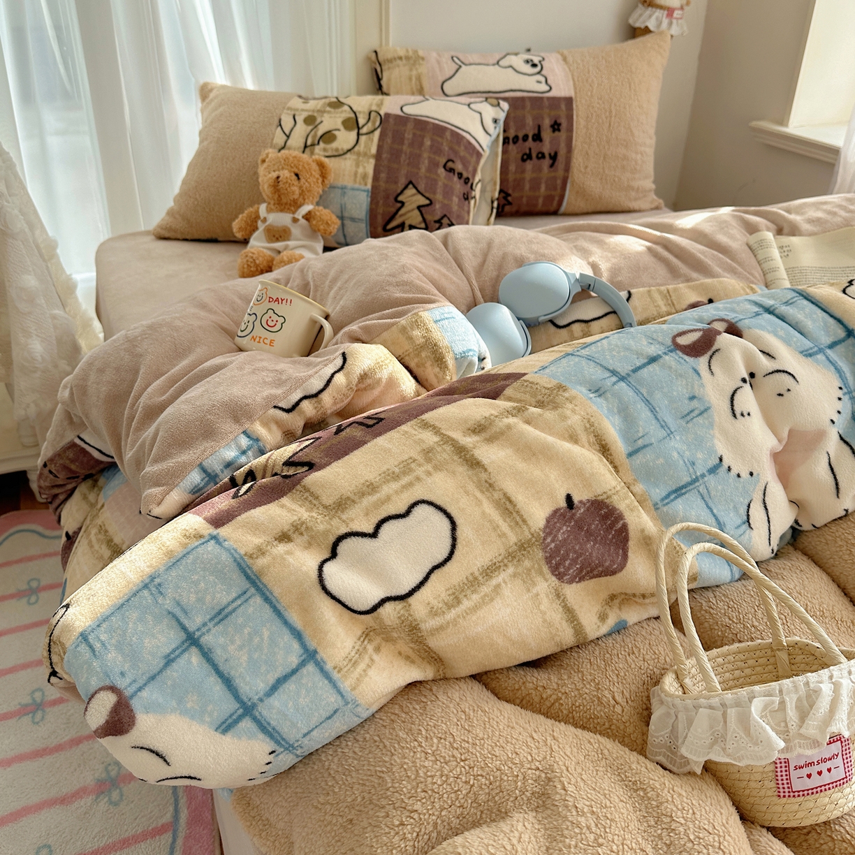 91家纺网 家纺一手货源 找家纺 顾里家纺 2025新款ins韩风甜感羊羔拼接牛奶绒少女系四件套 美式狗仔