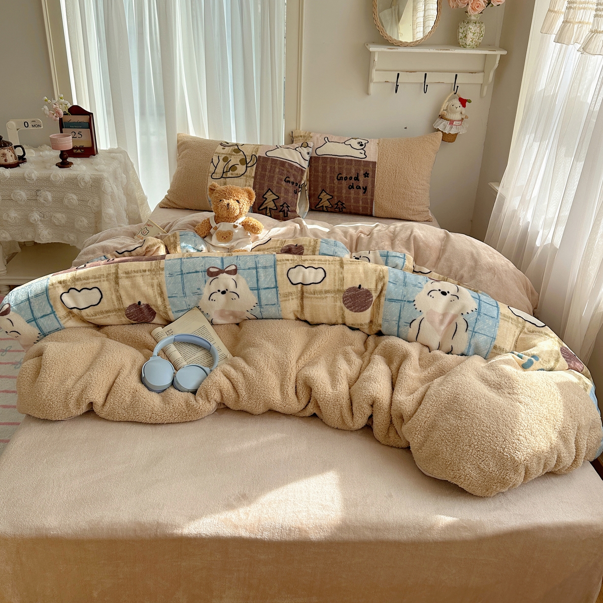 91家纺网 家纺一手货源 找家纺 顾里家纺 2025新款ins韩风甜感羊羔拼接牛奶绒少女系四件套 美式狗仔