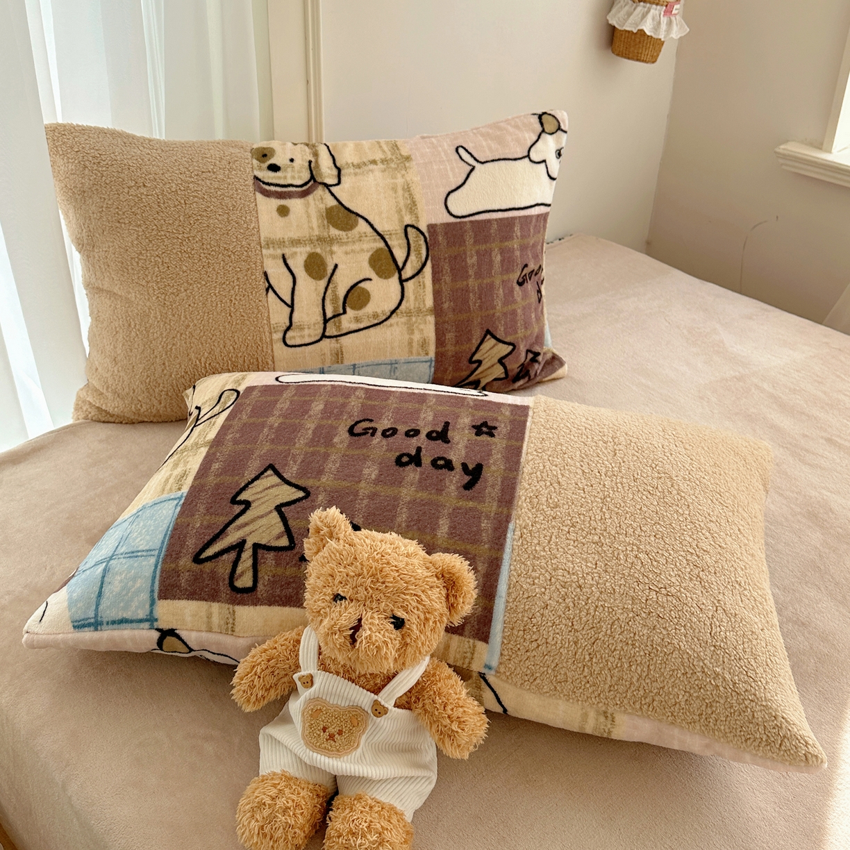 91家纺网 家纺一手货源 找家纺 顾里家纺 2025新款ins韩风甜感羊羔拼接牛奶绒少女系四件套 美式狗仔