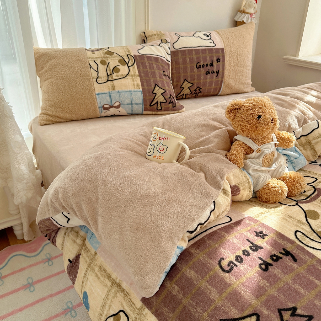 91家纺网 家纺一手货源 找家纺 顾里家纺 2025新款ins韩风甜感羊羔拼接牛奶绒少女系四件套 美式狗仔