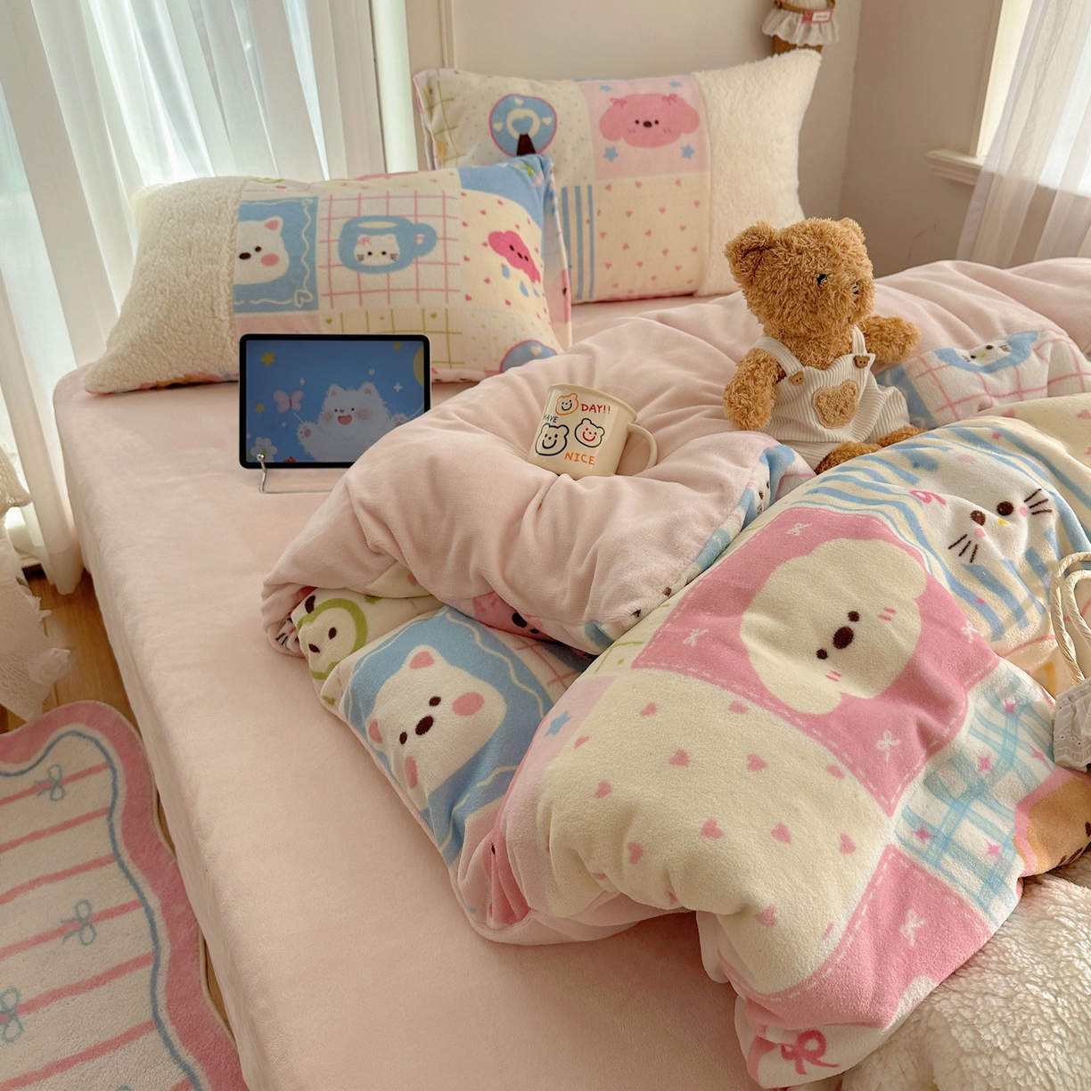 91家纺网 家纺一手货源 找家纺 顾里家纺 2025新款ins韩风甜感羊羔拼接牛奶绒少女系四件套 拼接猫狗