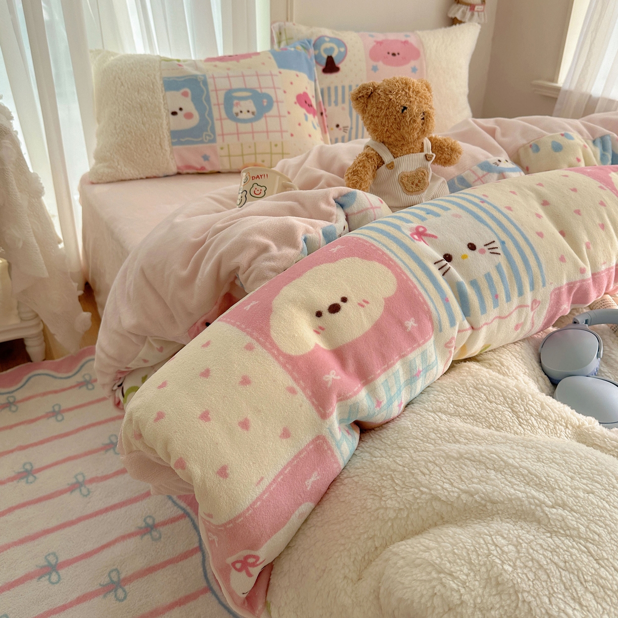 91家纺网 家纺一手货源 找家纺 顾里家纺 2025新款ins韩风甜感羊羔拼接牛奶绒少女系四件套 拼接猫狗