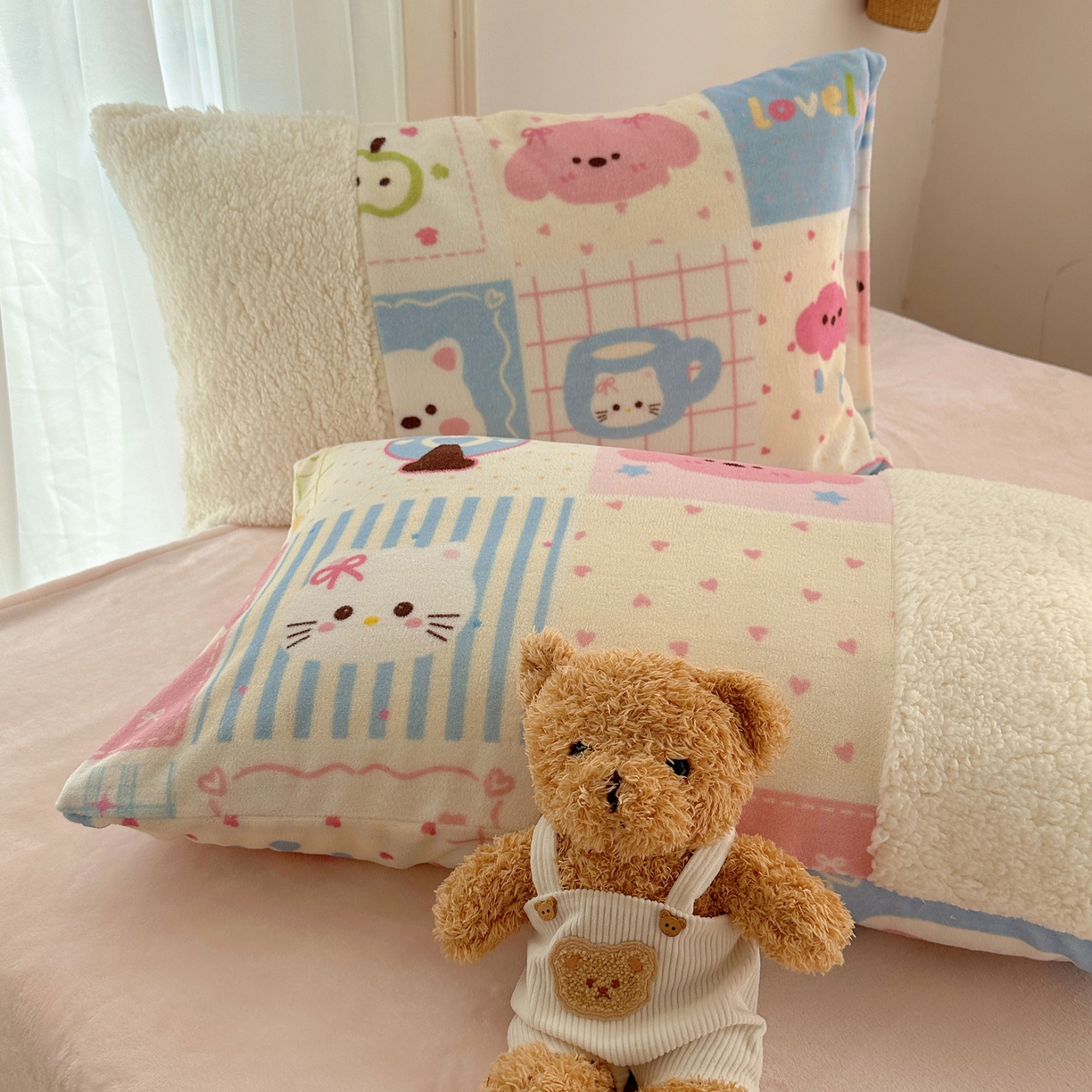 91家纺网 家纺一手货源 找家纺 顾里家纺 2025新款ins韩风甜感羊羔拼接牛奶绒少女系四件套 拼接猫狗