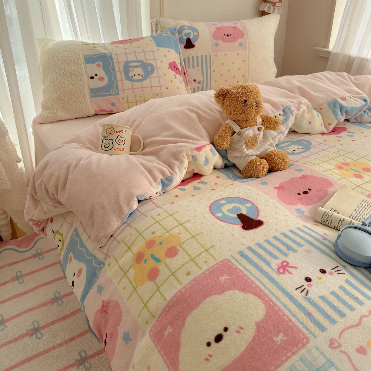 91家纺网 家纺一手货源 找家纺 顾里家纺 2025新款ins韩风甜感羊羔拼接牛奶绒少女系四件套 拼接猫狗