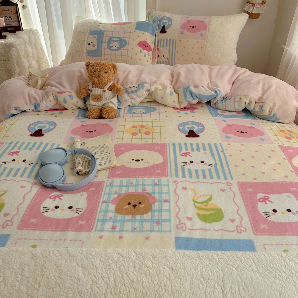 91家纺网 家纺一手货源 找家纺 顾里家纺 2025新款ins韩风甜感羊羔拼接牛奶绒少女系四件套 拼接猫狗