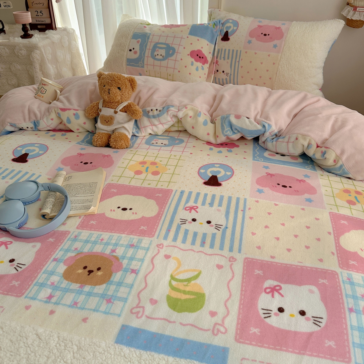 91家纺网 家纺一手货源 找家纺 顾里家纺 2025新款ins韩风甜感羊羔拼接牛奶绒少女系四件套 拼接猫狗