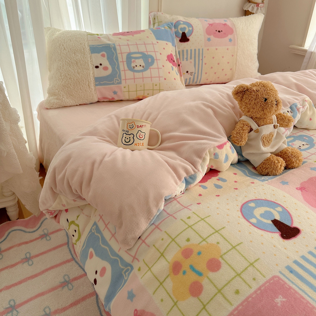 91家纺网 家纺一手货源 找家纺 顾里家纺 2025新款ins韩风甜感羊羔拼接牛奶绒少女系四件套 拼接猫狗