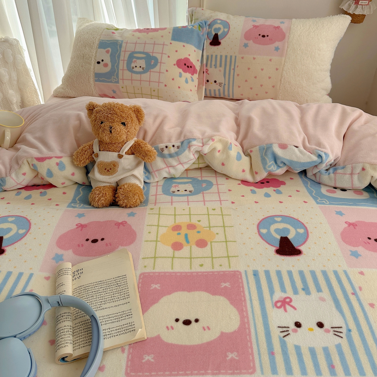 91家纺网 家纺一手货源 找家纺 顾里家纺 2025新款ins韩风甜感羊羔拼接牛奶绒少女系四件套 拼接猫狗