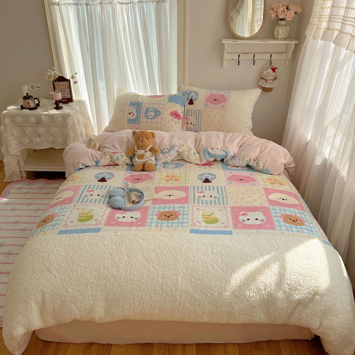 91家纺网 家纺一手货源 找家纺 顾里家纺 2025新款ins韩风甜感羊羔拼接牛奶绒少女系四件套 拼接猫狗