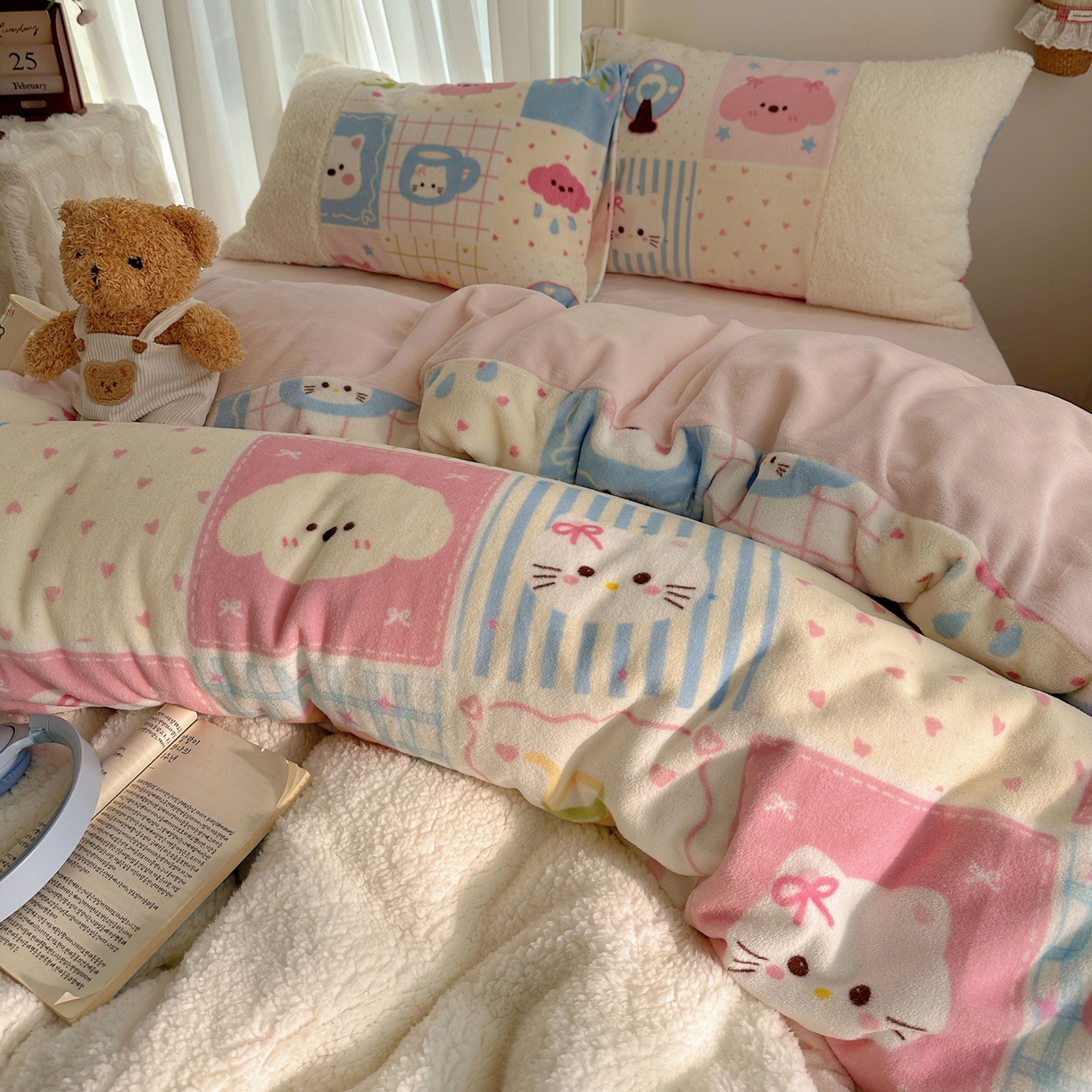 91家纺网 家纺一手货源 找家纺 顾里家纺 2025新款ins韩风甜感羊羔拼接牛奶绒少女系四件套 拼接猫狗