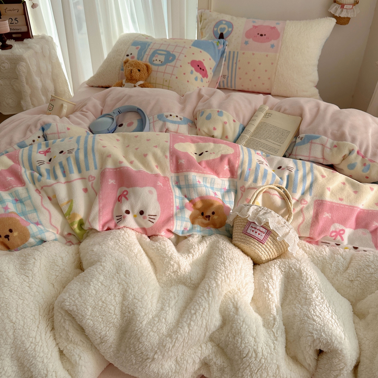 91家纺网 家纺一手货源 找家纺 顾里家纺 2025新款ins韩风甜感羊羔拼接牛奶绒少女系四件套 拼接猫狗