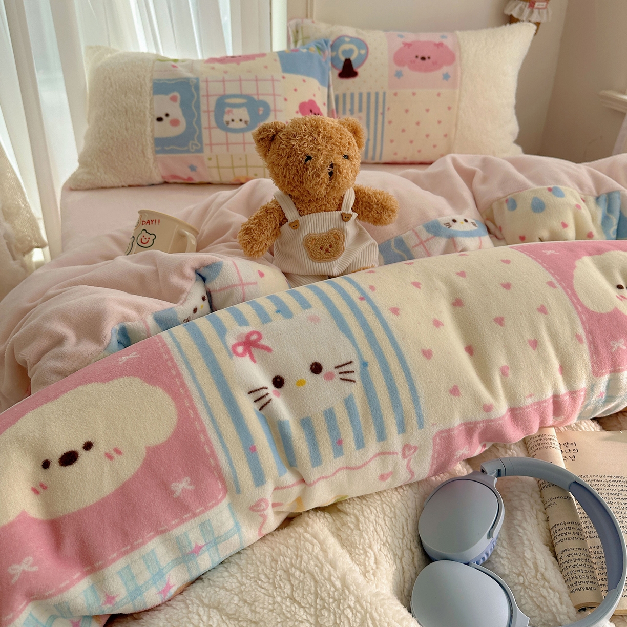 91家纺网 家纺一手货源 找家纺 顾里家纺 2025新款ins韩风甜感羊羔拼接牛奶绒少女系四件套 拼接猫狗