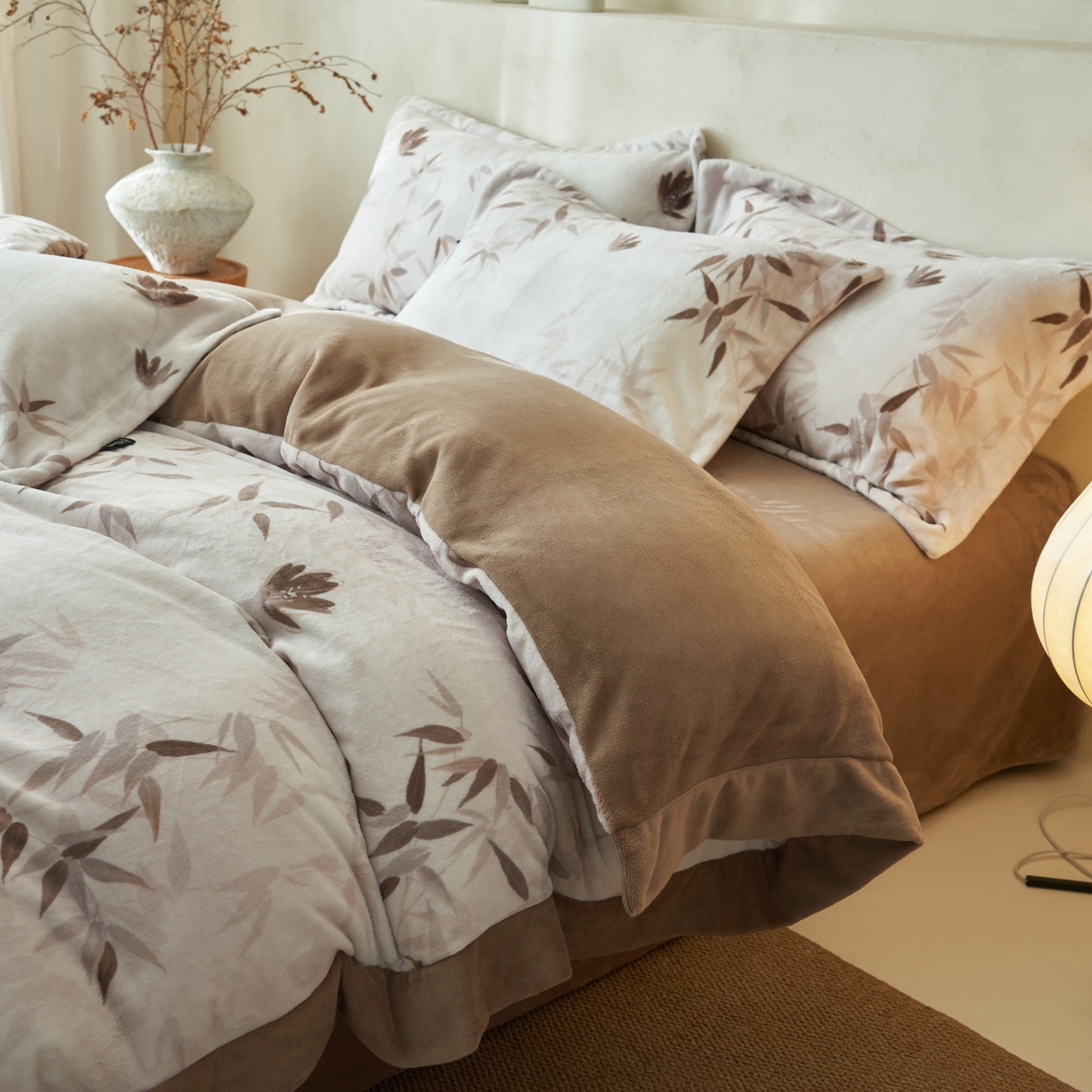 91家纺网 家纺一手货源 找家纺 寐绸家纺 2025秋冬新款230g棉麻风牛奶绒四件套 棉麻风四件套-立竹