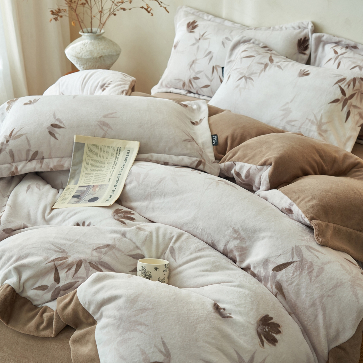 91家纺网 家纺一手货源 找家纺 寐绸家纺 2025秋冬新款230g棉麻风牛奶绒四件套 棉麻风四件套-立竹