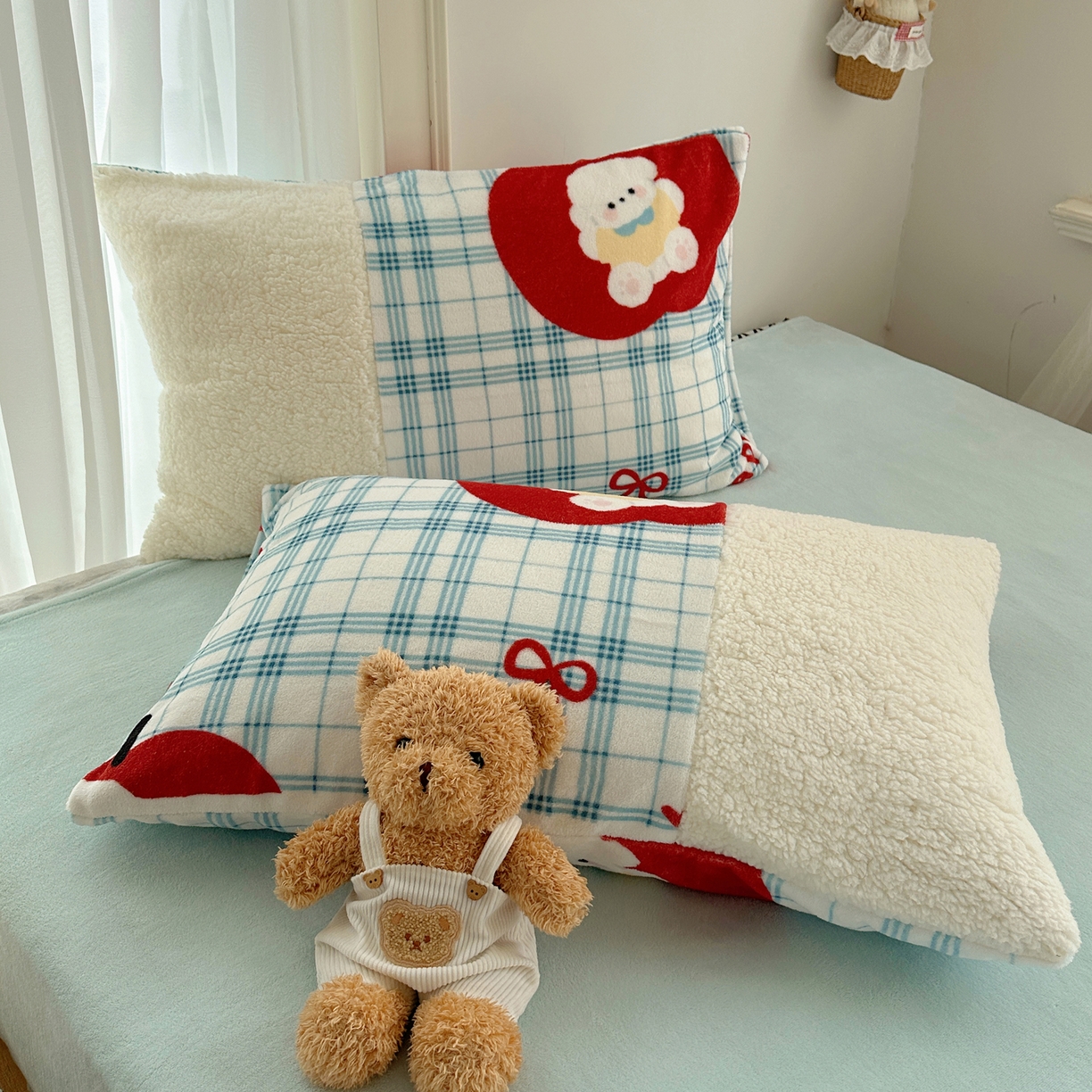 91家纺网 家纺一手货源 找家纺 顾里家纺 2025新款ins韩风甜感羊羔拼接牛奶绒少女系四件套 苹果狗狗