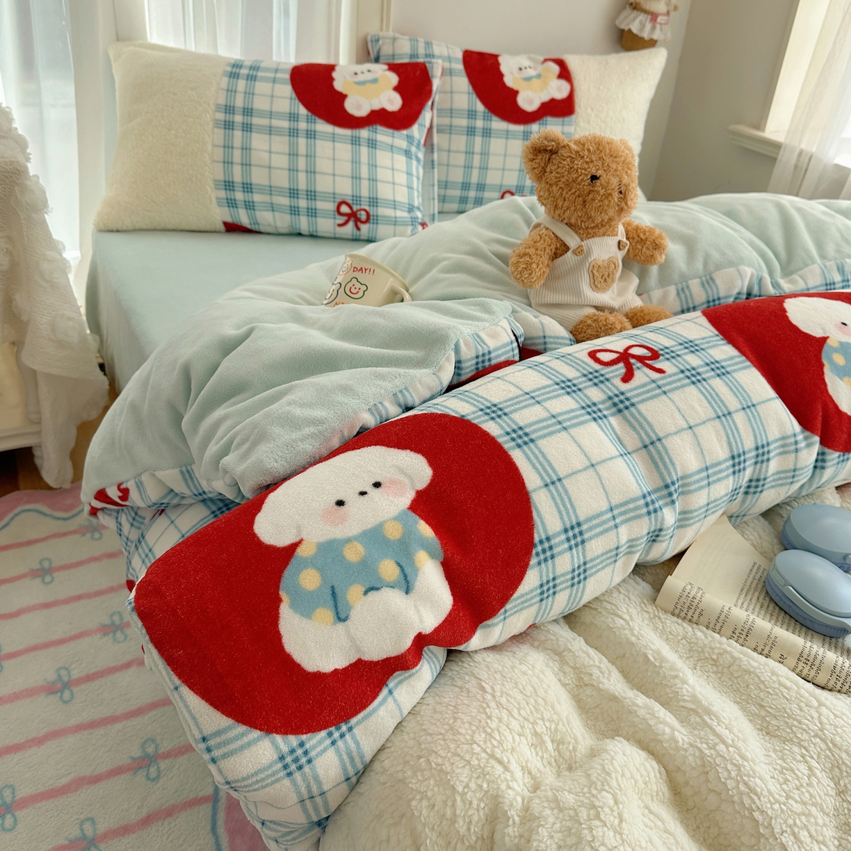 91家纺网 家纺一手货源 找家纺 顾里家纺 2025新款ins韩风甜感羊羔拼接牛奶绒少女系四件套 苹果狗狗