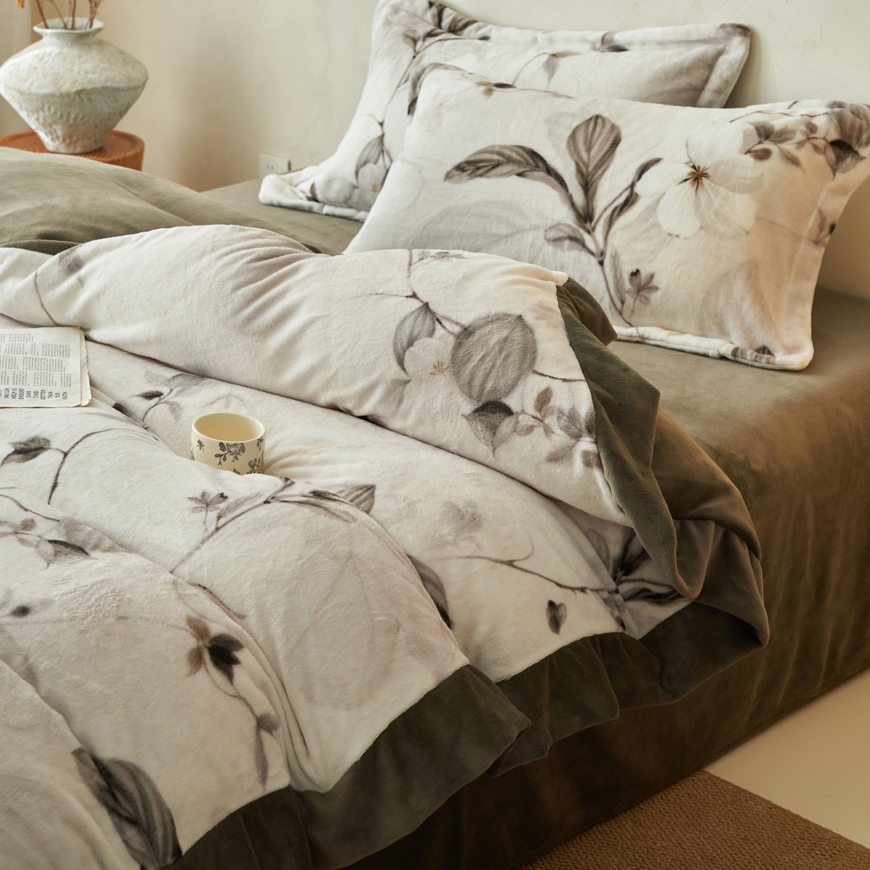 91家纺网 家纺一手货源 找家纺 寐绸家纺 2025秋冬新款230g棉麻风牛奶绒四件套 棉麻风四件套-连里