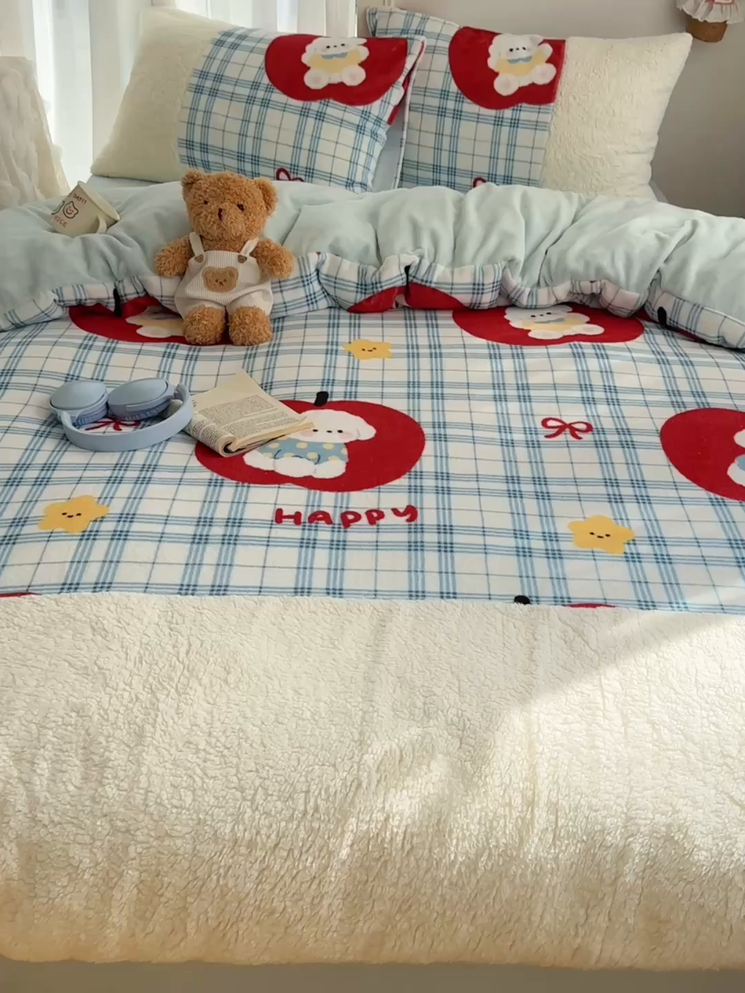 91家纺网 家纺一手货源 找家纺 顾里家纺 2025新款ins韩风甜感羊羔拼接牛奶绒少女系四件套 苹果狗狗