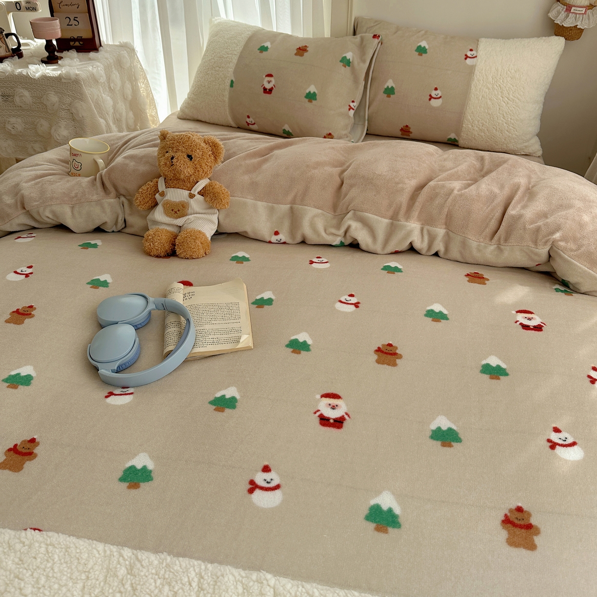 91家纺网 家纺一手货源 找家纺 顾里家纺 2025新款ins韩风甜感羊羔拼接牛奶绒少女系四件套 圣诞气息