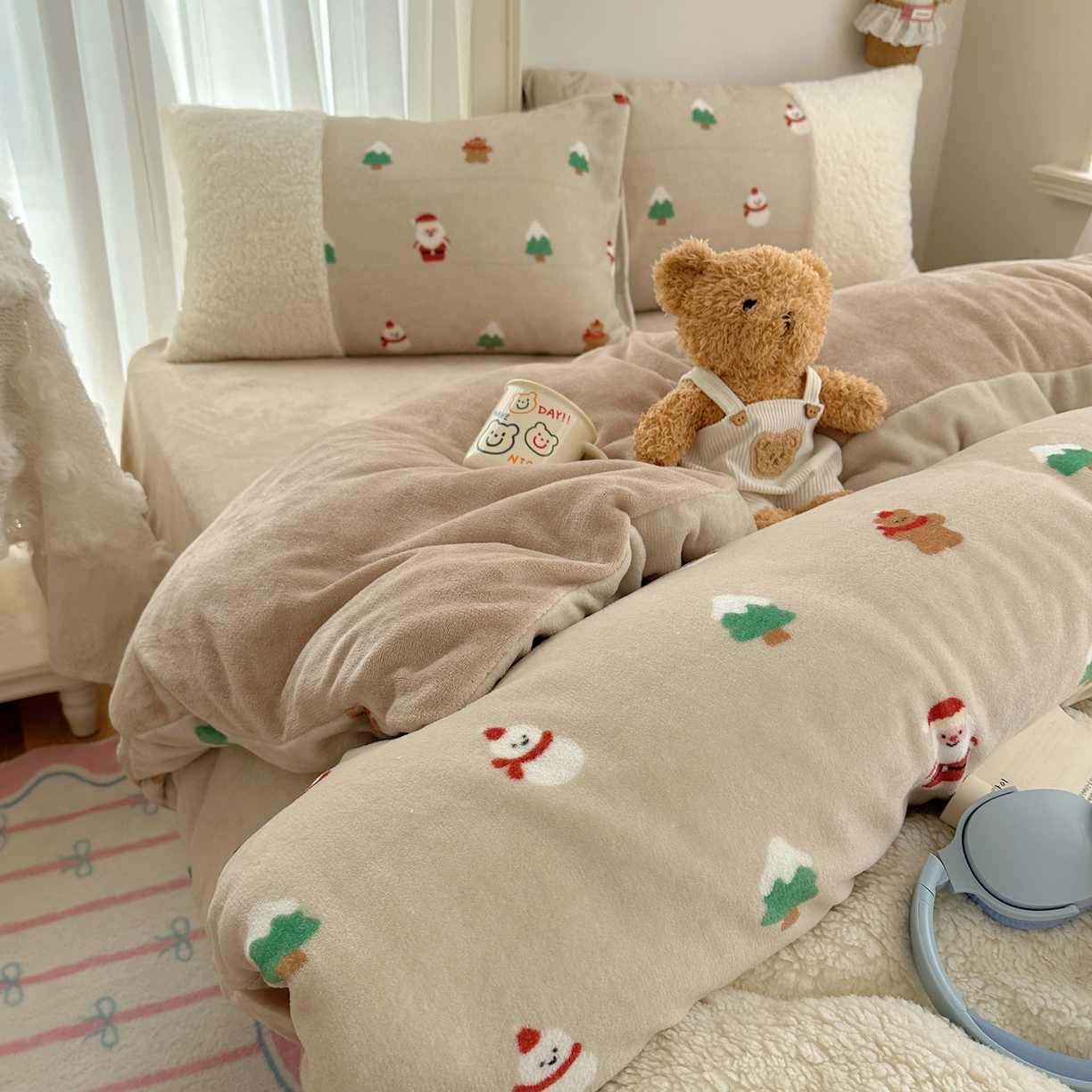 91家纺网 家纺一手货源 找家纺 顾里家纺 2025新款ins韩风甜感羊羔拼接牛奶绒少女系四件套 圣诞气息