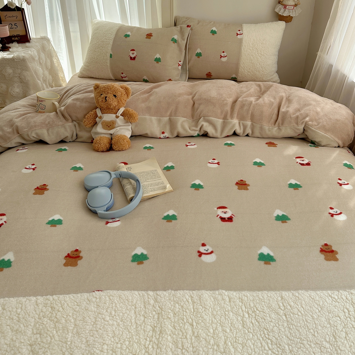 91家纺网 家纺一手货源 找家纺 顾里家纺 2025新款ins韩风甜感羊羔拼接牛奶绒少女系四件套 圣诞气息