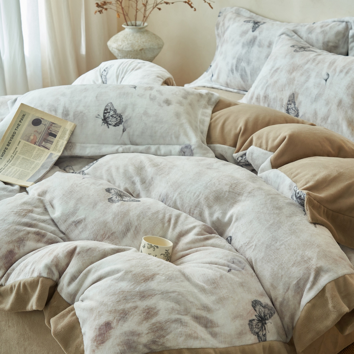 91家纺网 家纺一手货源 找家纺 寐绸家纺 2025秋冬新款230g棉麻风牛奶绒四件套 棉麻风四件套-梦蝶