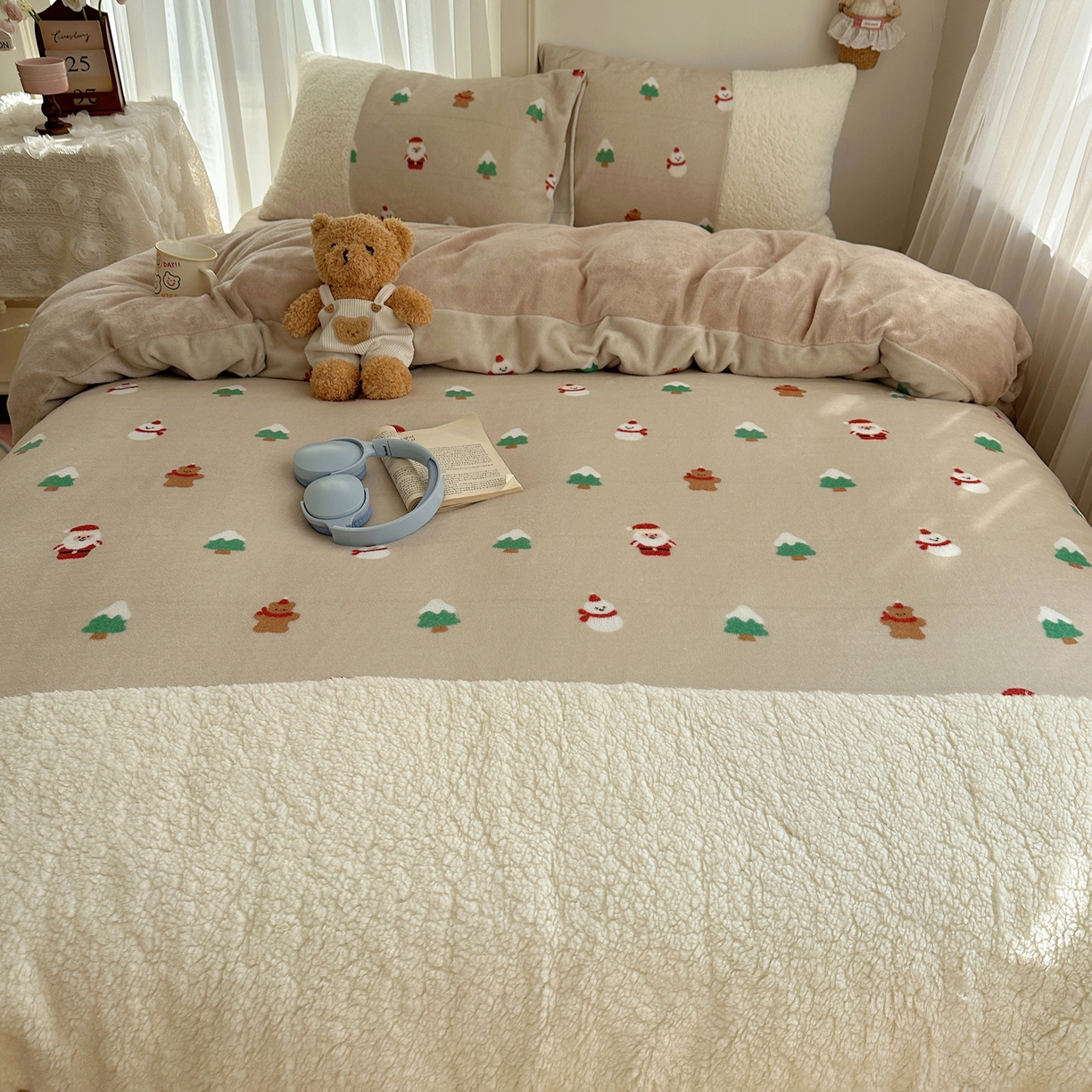 91家纺网 家纺一手货源 找家纺 顾里家纺 2025新款ins韩风甜感羊羔拼接牛奶绒少女系四件套 圣诞气息