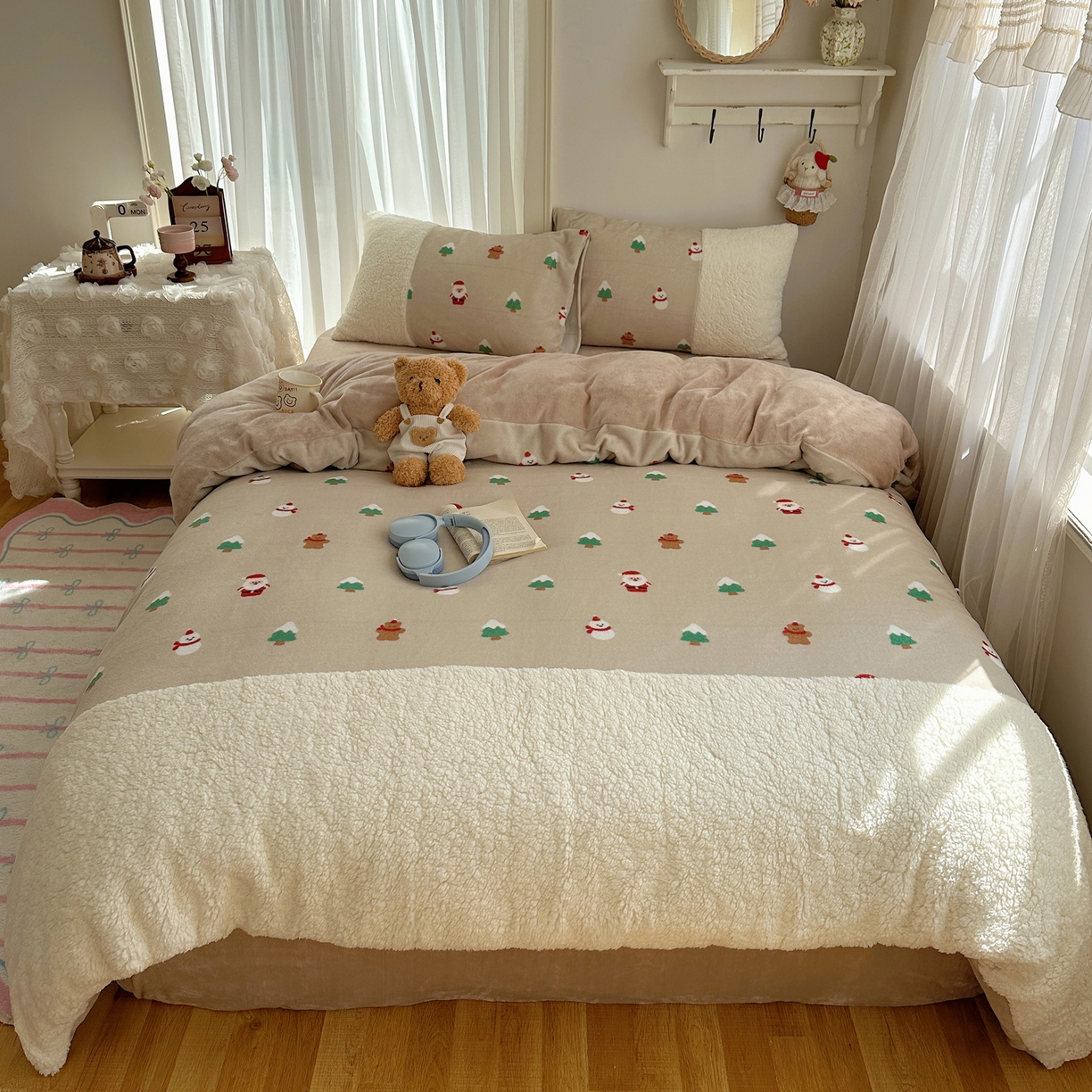 91家纺网 家纺一手货源 找家纺 顾里家纺 2025新款ins韩风甜感羊羔拼接牛奶绒少女系四件套 圣诞气息