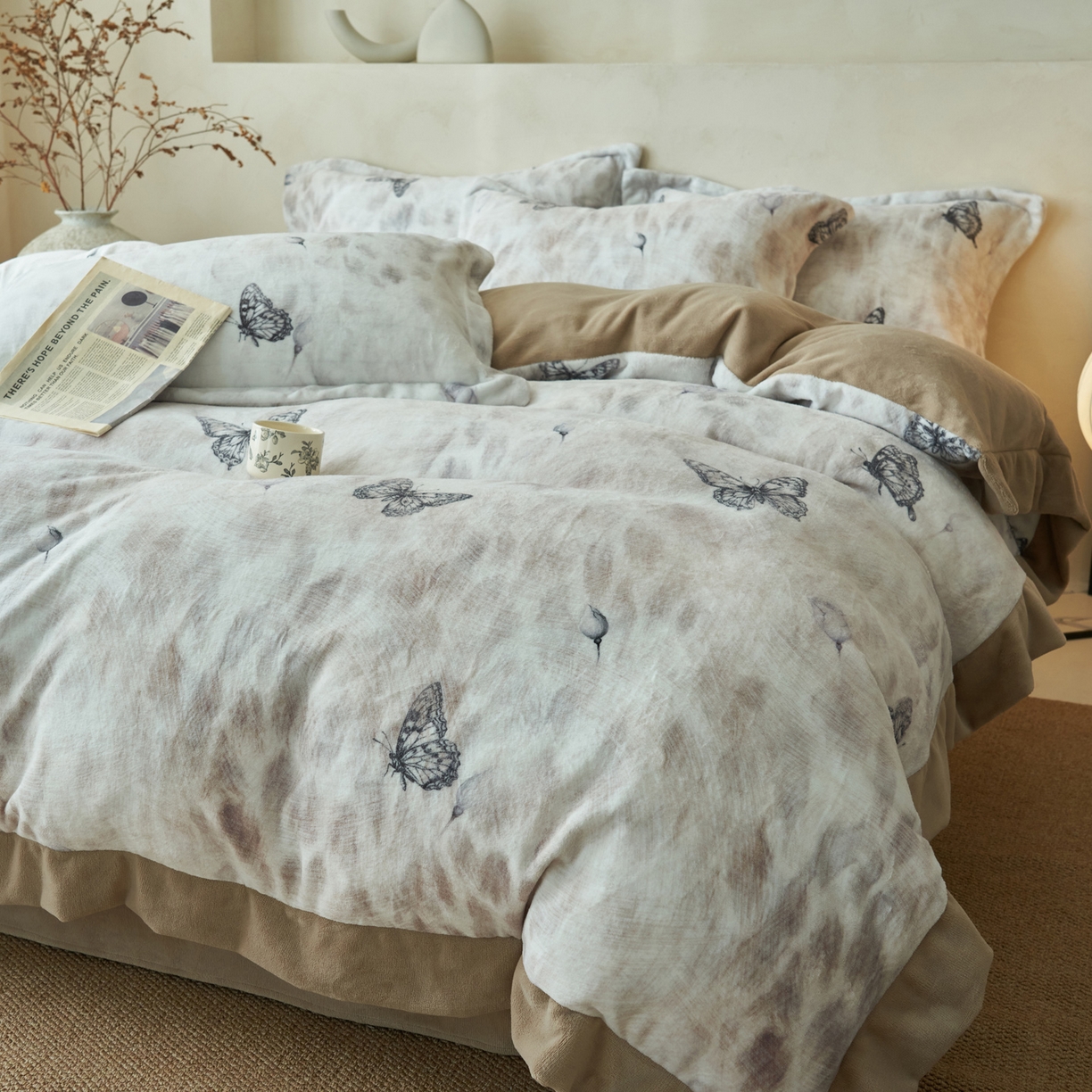 91家纺网 家纺一手货源 找家纺 寐绸家纺 2025秋冬新款230g棉麻风牛奶绒四件套 棉麻风四件套-梦蝶