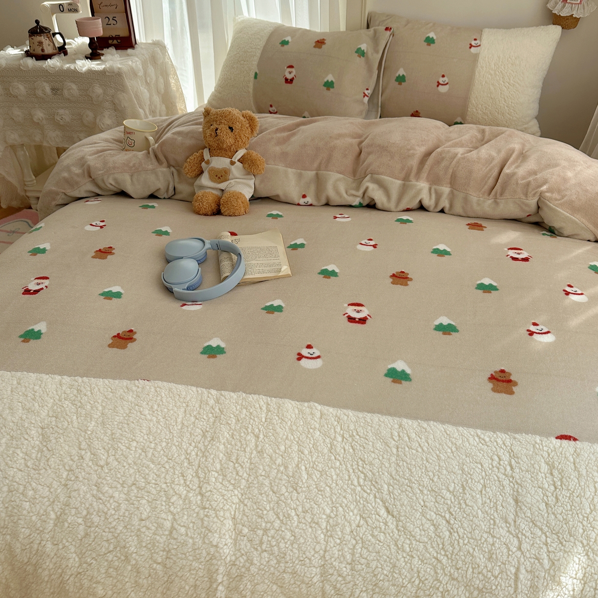 91家纺网 家纺一手货源 找家纺 顾里家纺 2025新款ins韩风甜感羊羔拼接牛奶绒少女系四件套 圣诞气息