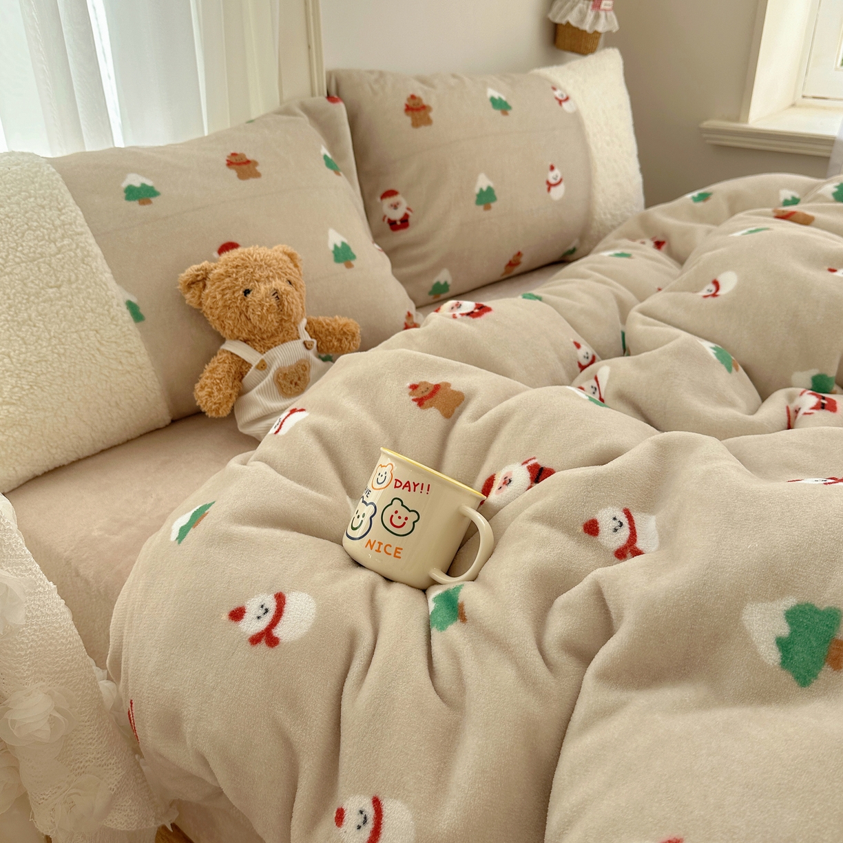 91家纺网 家纺一手货源 找家纺 顾里家纺 2025新款ins韩风甜感羊羔拼接牛奶绒少女系四件套 圣诞气息