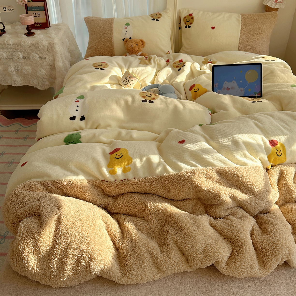 顾里家纺 2025新款ins韩风甜感羊羔拼接牛奶绒少女系四件套 圣诞小熊