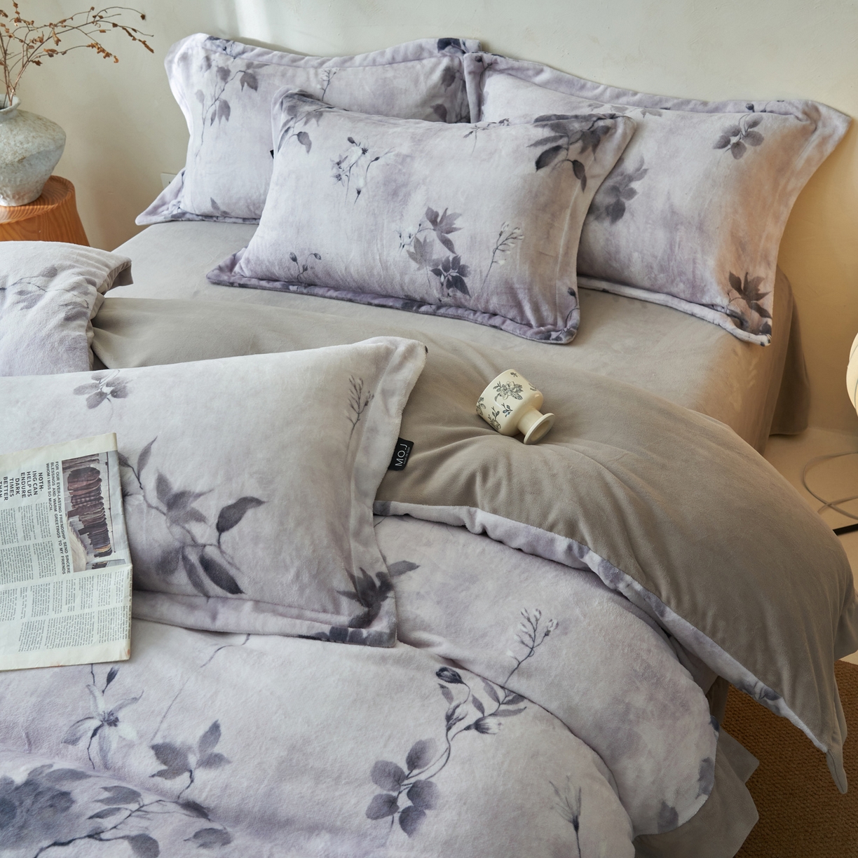 91家纺网 家纺一手货源 找家纺 寐绸家纺 2025秋冬新款230g棉麻风牛奶绒四件套 棉麻风四件套-墨蓝