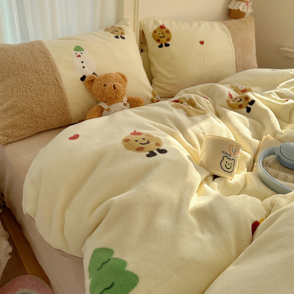 91家纺网 家纺一手货源 找家纺 顾里家纺 2025新款ins韩风甜感羊羔拼接牛奶绒少女系四件套 圣诞小熊