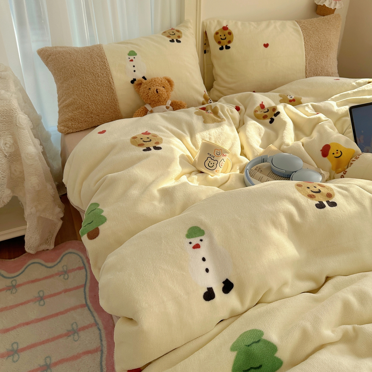 91家纺网 家纺一手货源 找家纺 顾里家纺 2025新款ins韩风甜感羊羔拼接牛奶绒少女系四件套 圣诞小熊