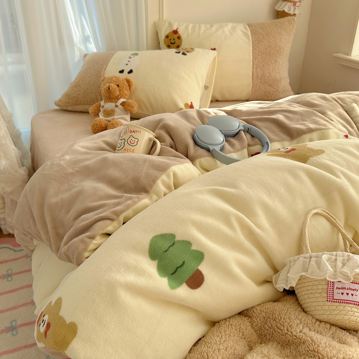 91家纺网 家纺一手货源 找家纺 顾里家纺 2025新款ins韩风甜感羊羔拼接牛奶绒少女系四件套 圣诞小熊