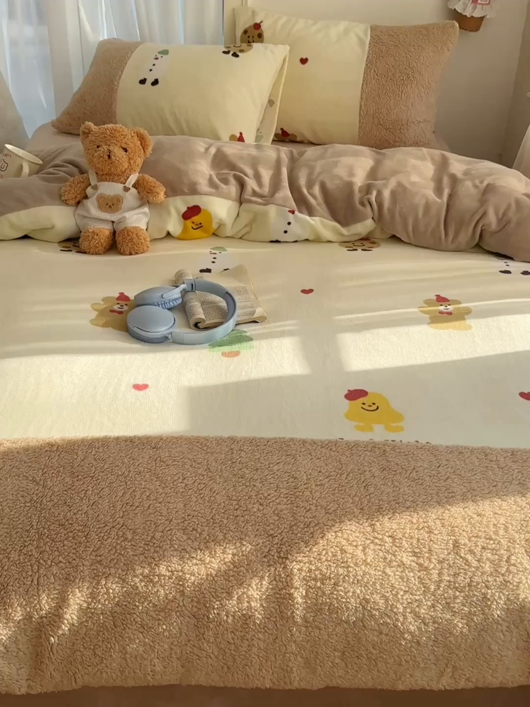 91家纺网 家纺一手货源 找家纺 顾里家纺 2025新款ins韩风甜感羊羔拼接牛奶绒少女系四件套 圣诞小熊