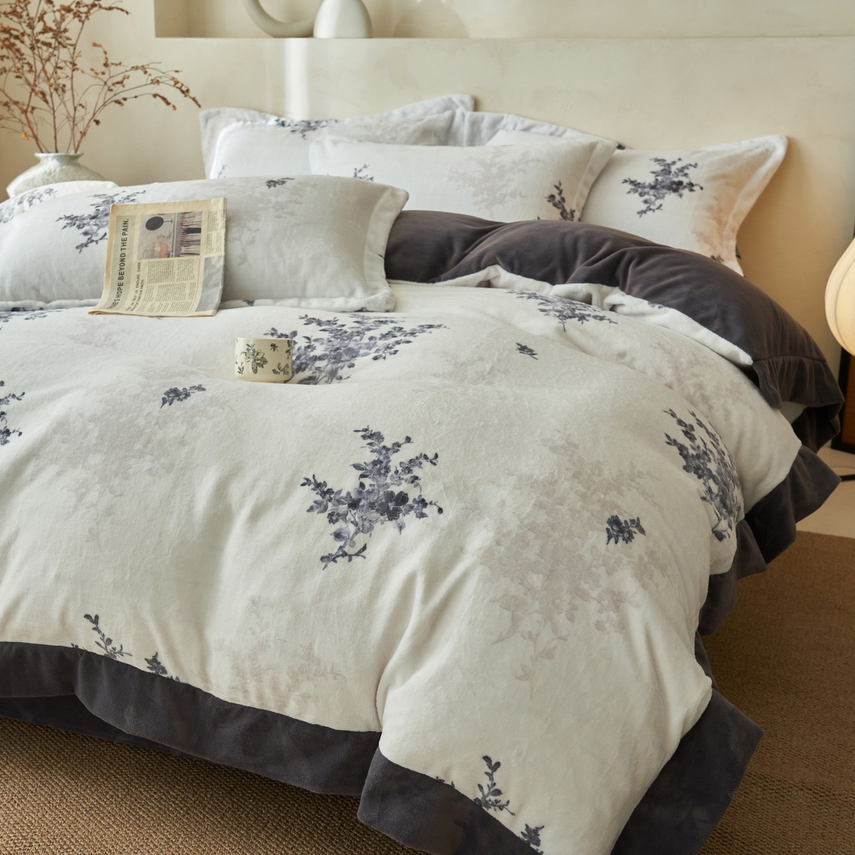 91家纺网 家纺一手货源 找家纺 寐绸家纺 2025秋冬新款230g棉麻风牛奶绒四件套 棉麻风四件套-束放