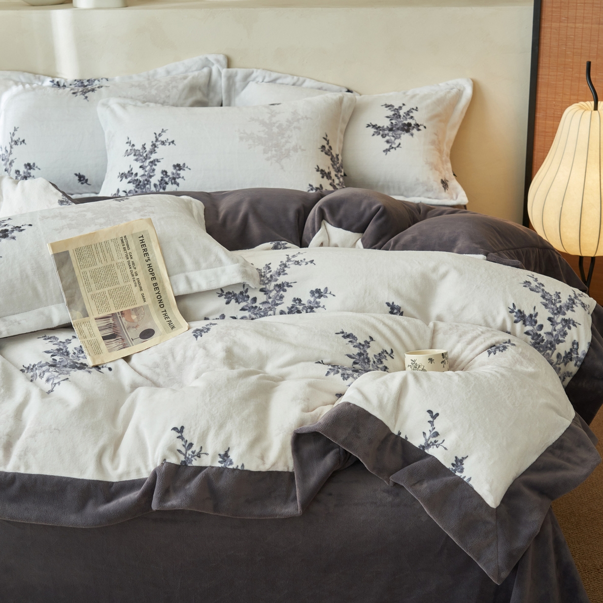 91家纺网 家纺一手货源 找家纺 寐绸家纺 2025秋冬新款230g棉麻风牛奶绒四件套 棉麻风四件套-束放