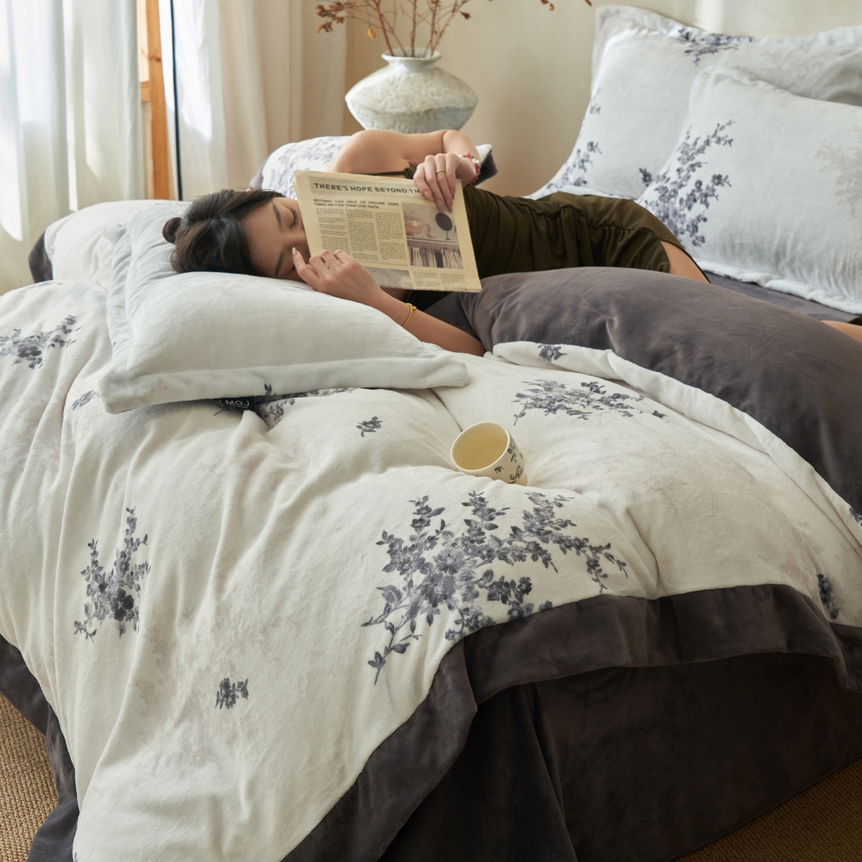 91家纺网 家纺一手货源 找家纺 寐绸家纺 2025秋冬新款230g棉麻风牛奶绒四件套 棉麻风四件套-束放