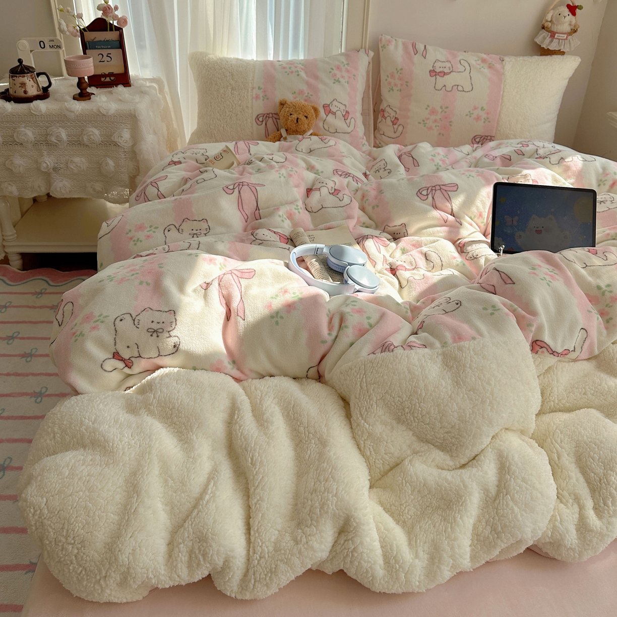 顾里家纺 2025新款ins韩风甜感羊羔拼接牛奶绒少女系四件套 丝带碎花猫咪