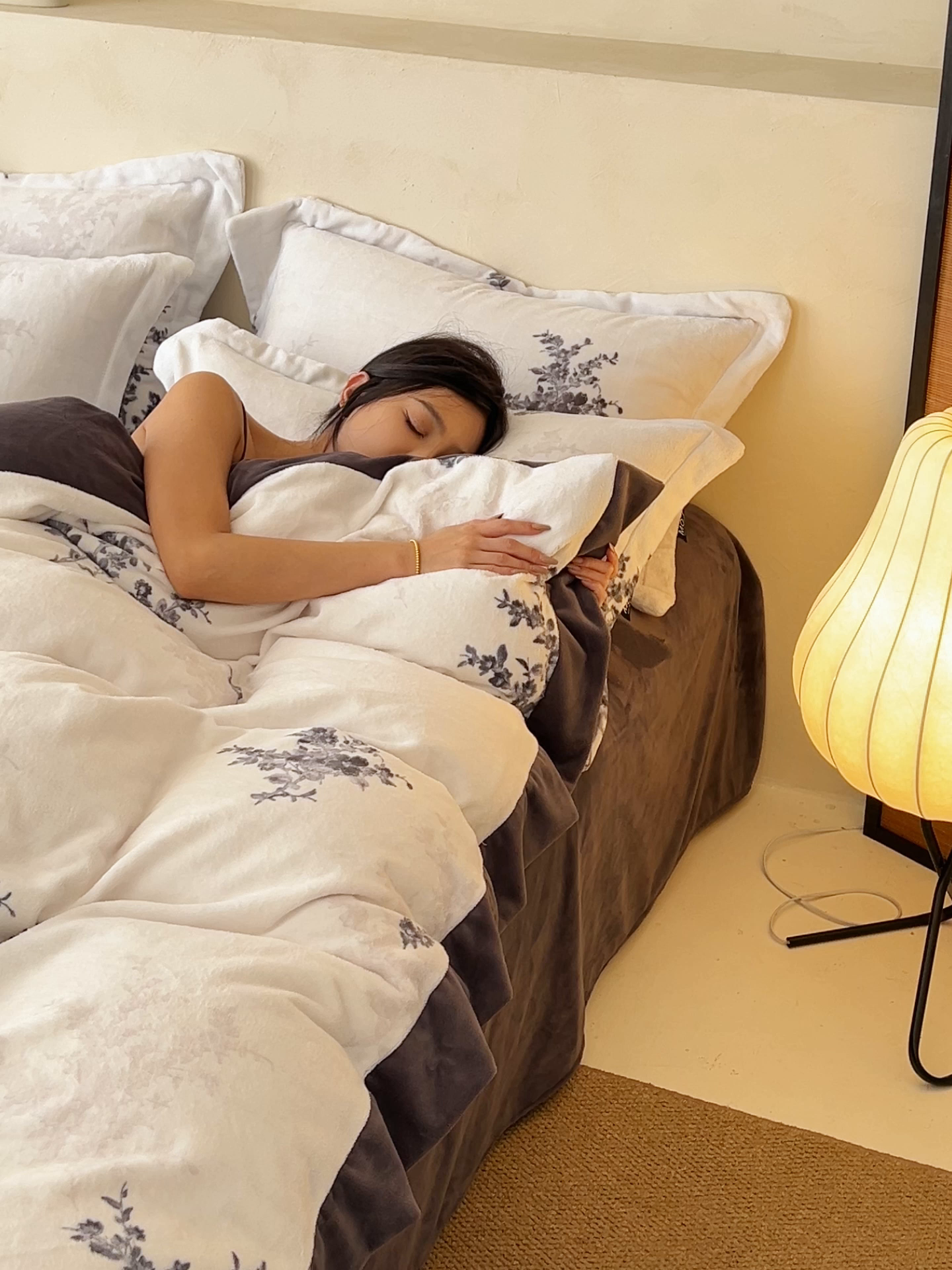 91家纺网 家纺一手货源 找家纺 寐绸家纺 2025秋冬新款230g棉麻风牛奶绒四件套 棉麻风四件套-束放