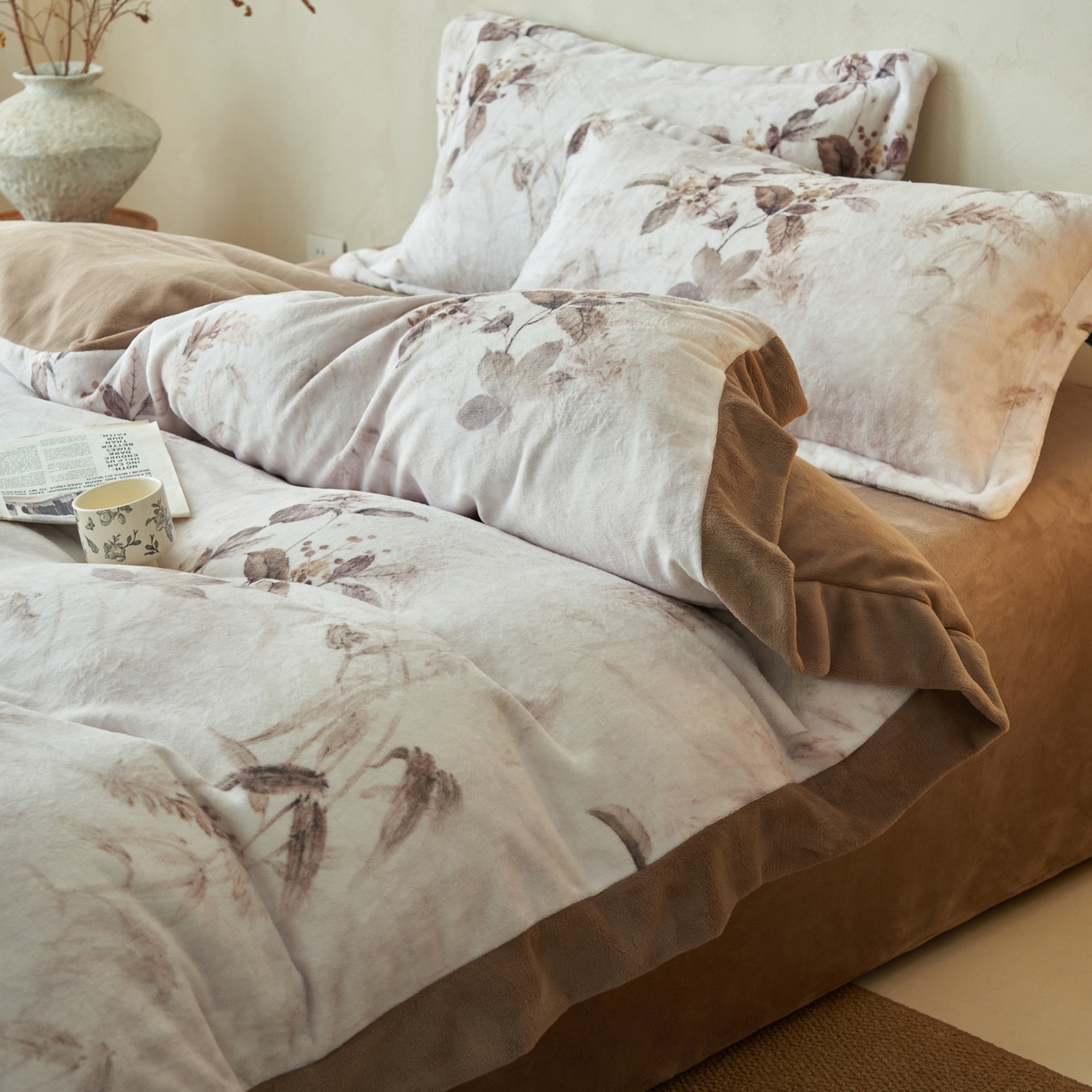 91家纺网 家纺一手货源 找家纺 寐绸家纺 2025秋冬新款230g棉麻风牛奶绒四件套 棉麻风四件套-相伴