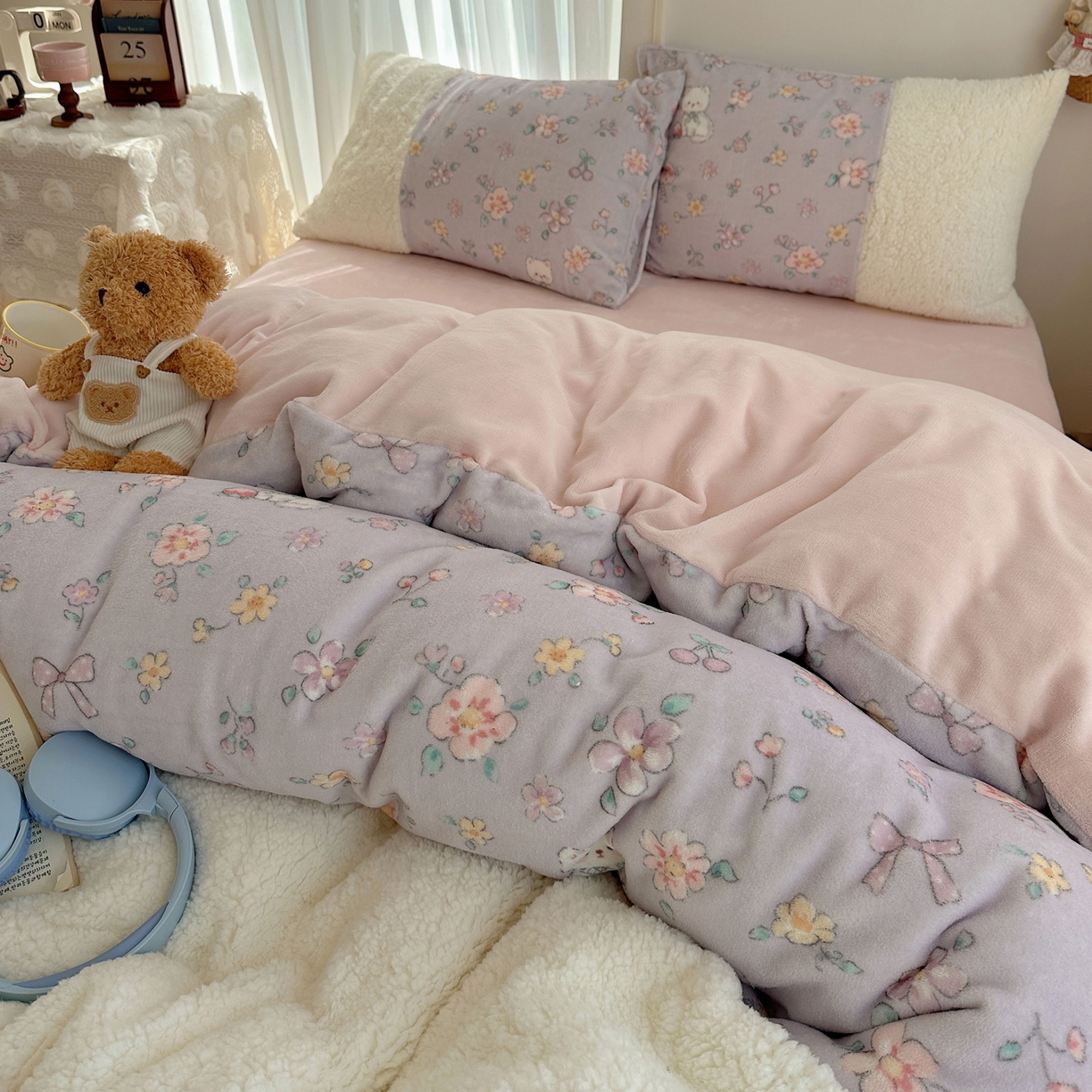 91家纺网 家纺一手货源 找家纺 顾里家纺 2025新款ins韩风甜感羊羔拼接牛奶绒少女系四件套 碎花喵