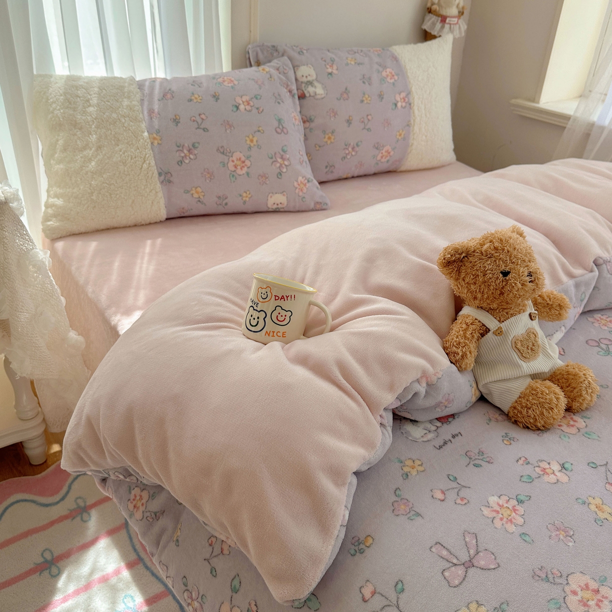 91家纺网 家纺一手货源 找家纺 顾里家纺 2025新款ins韩风甜感羊羔拼接牛奶绒少女系四件套 碎花喵