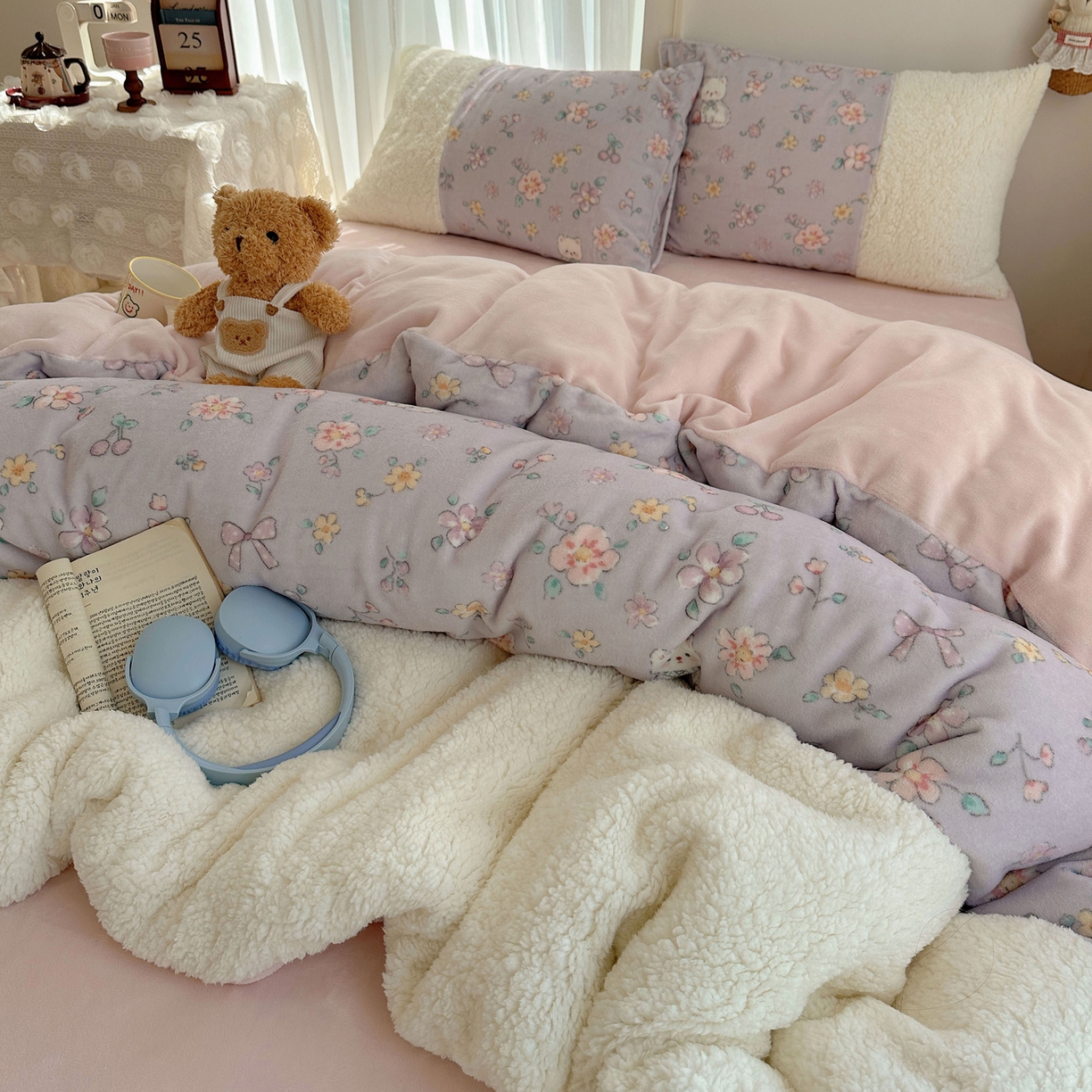 91家纺网 家纺一手货源 找家纺 顾里家纺 2025新款ins韩风甜感羊羔拼接牛奶绒少女系四件套 碎花喵