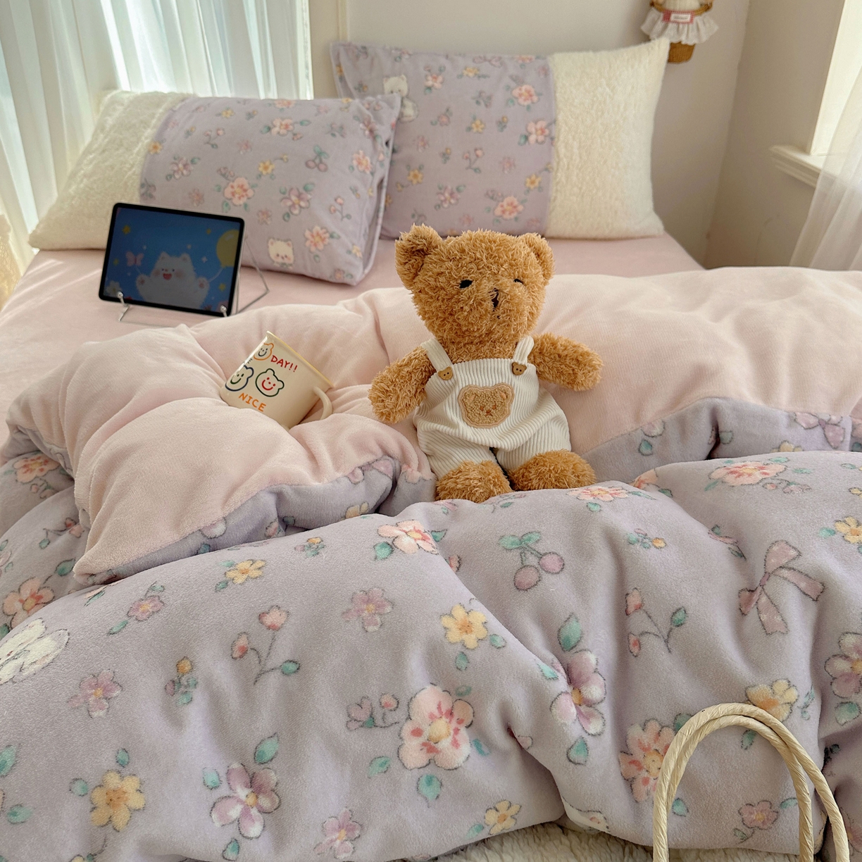 91家纺网 家纺一手货源 找家纺 顾里家纺 2025新款ins韩风甜感羊羔拼接牛奶绒少女系四件套 碎花喵