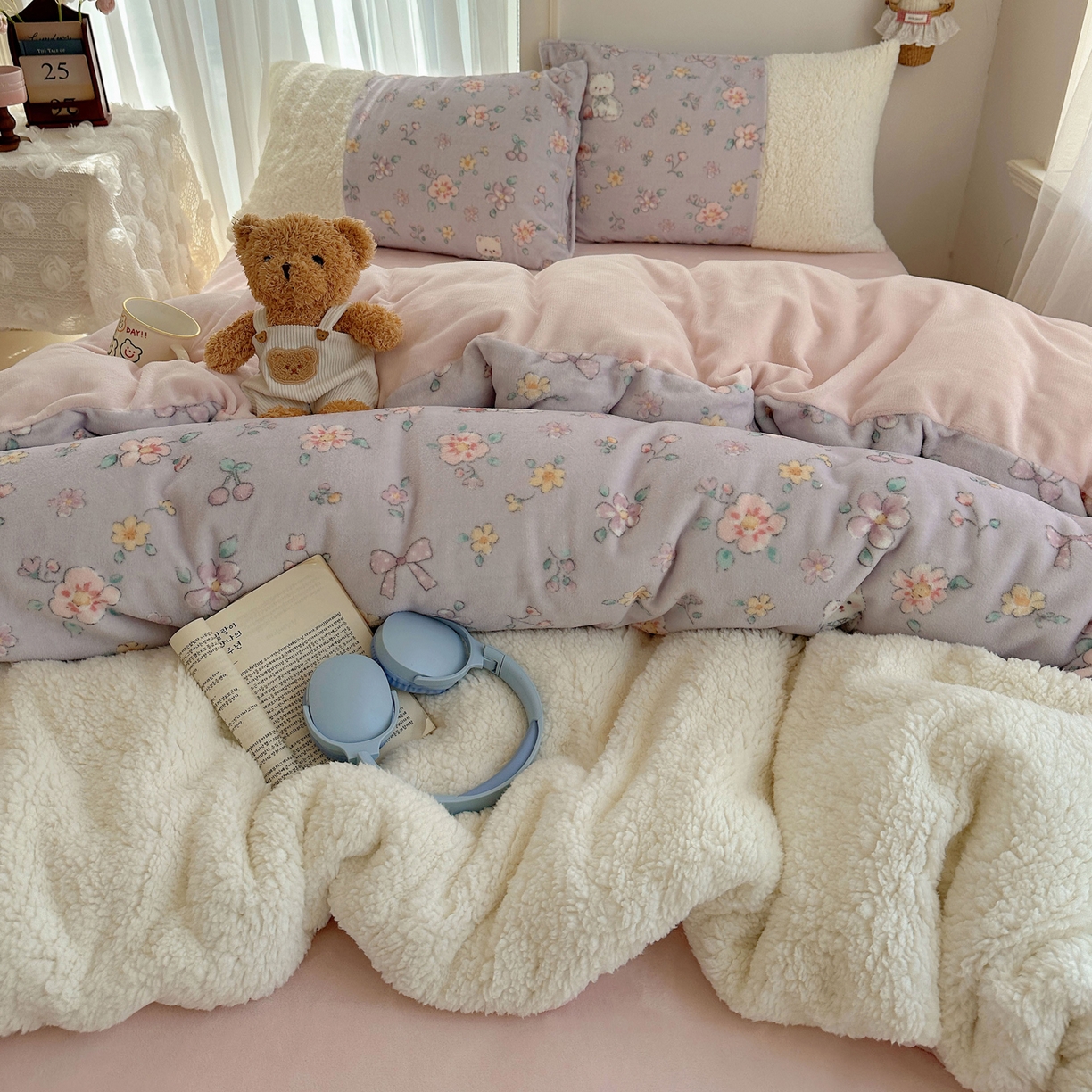 91家纺网 家纺一手货源 找家纺 顾里家纺 2025新款ins韩风甜感羊羔拼接牛奶绒少女系四件套 碎花喵