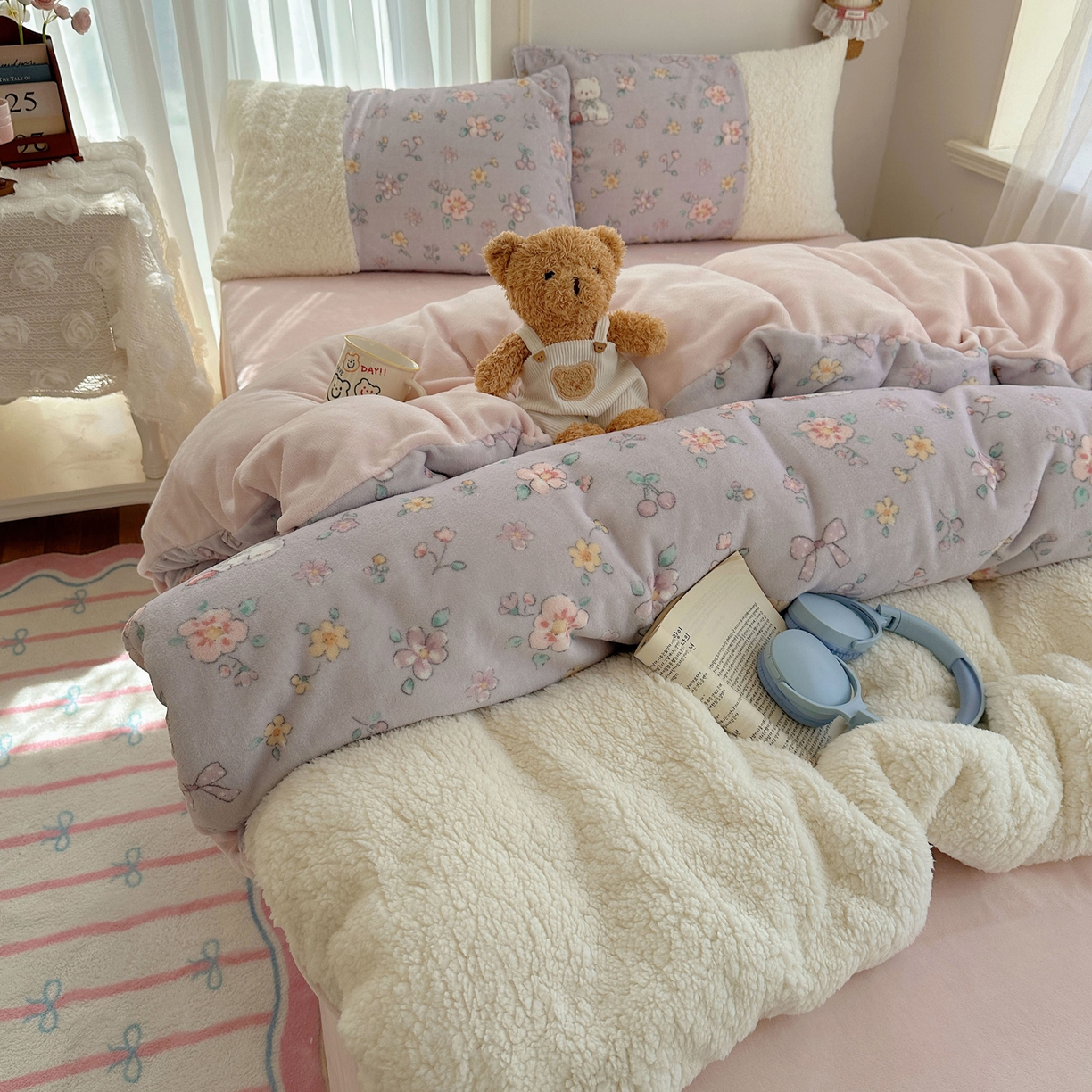 91家纺网 家纺一手货源 找家纺 顾里家纺 2025新款ins韩风甜感羊羔拼接牛奶绒少女系四件套 碎花喵